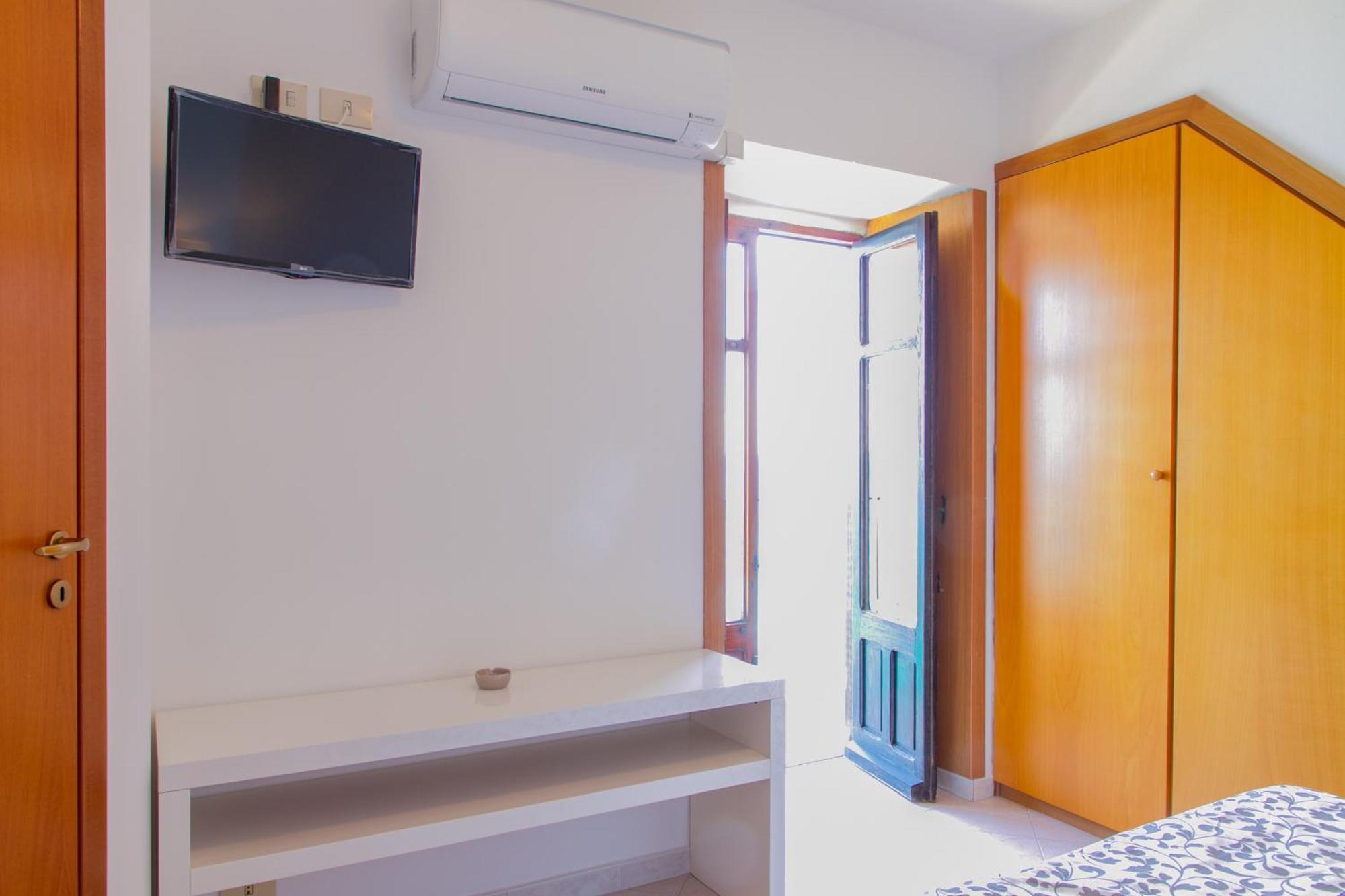 Ai Candelori Hotel Чефалу Екстериор снимка