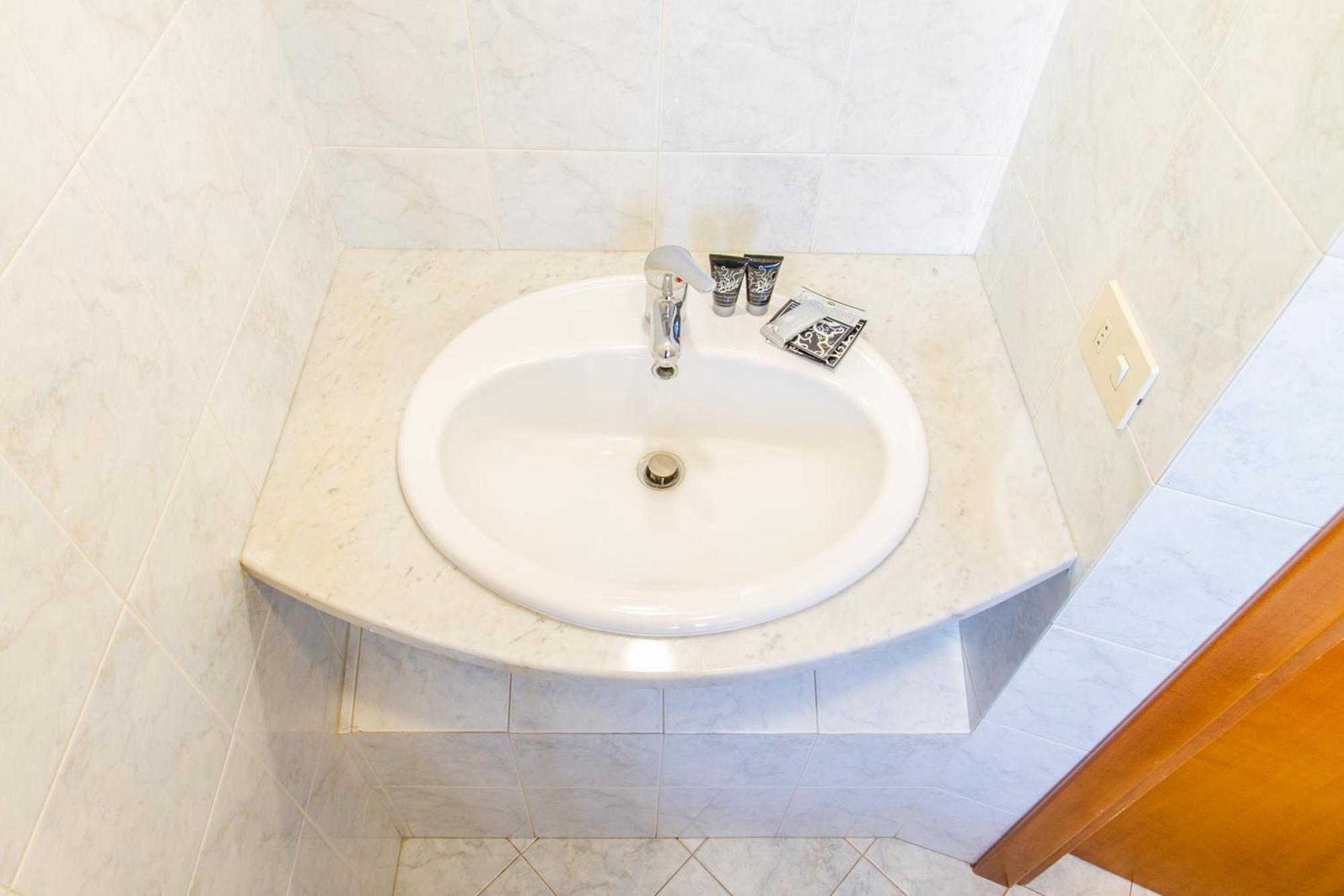 Ai Candelori Hotel Чефалу Екстериор снимка
